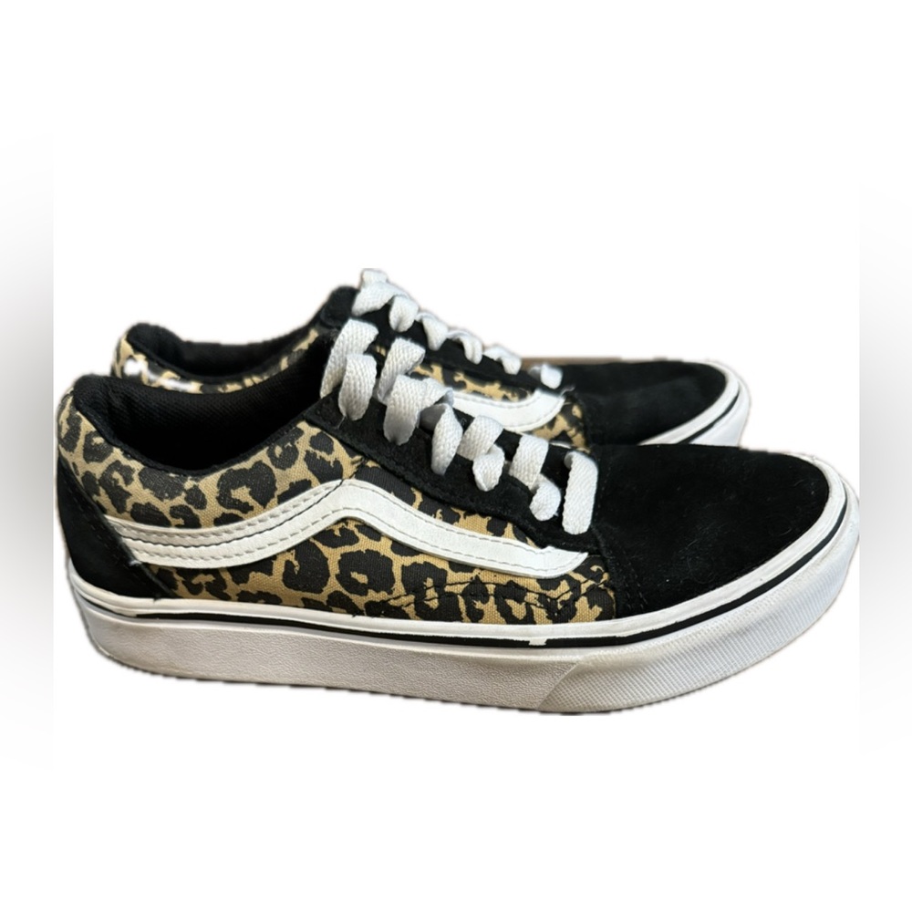 VANS Old Skool Low Kids Size 2.5 Black White Leopard Skating Sneakers